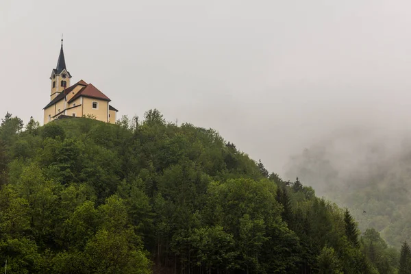 Hilltop Anthony Kerk Idrija Slovenië — Stockfoto