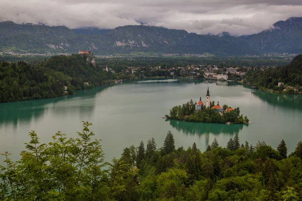 Légi Kilátás Bled Tóra Mária Mennybemenetele Zarándoktemplommal Szlovéniában — Stock Fotó