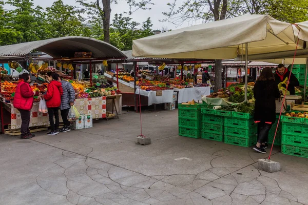 リュブリャナ スロベニア 5月14 2019 スロベニアのリュブリャナの中央市場での果物と野菜の屋台 — ストック写真