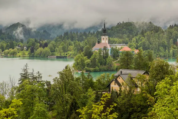 Vista Lago Bled Com Igreja Peregrinação Assunção Maria Eslovênia — Fotografia de Stock