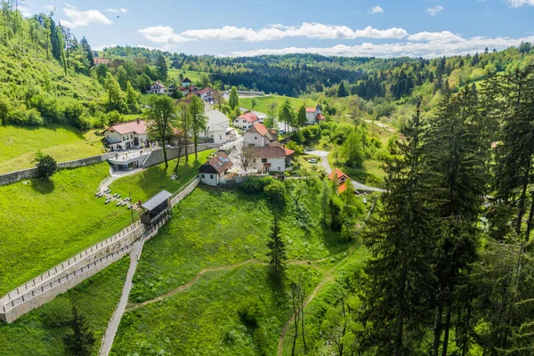 Uitzicht Predjama Dorp Slovenië — Stockfoto