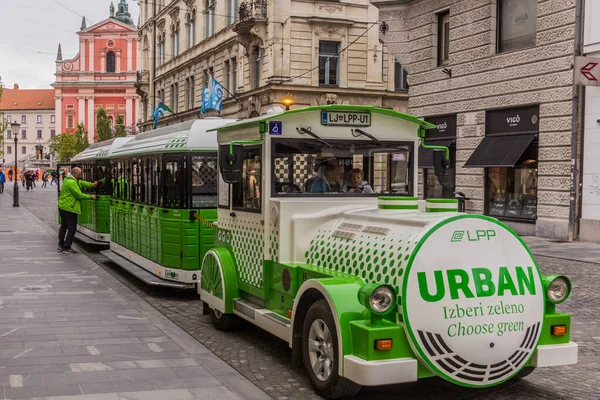 LJUBLJANA, SLOVENIA - 14 Mayıs 2019: Ljubljana, Slovenya 'nın merkezinde turizm treni