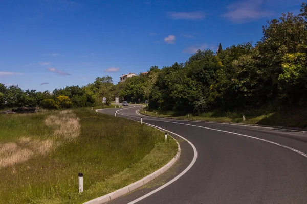 スロベニアのCrni Kal村近くの道路409 — ストック写真