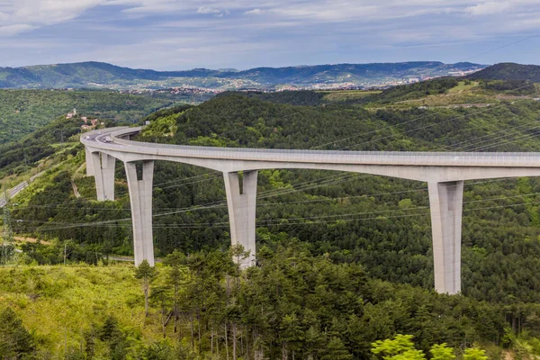 スロベニアのクニ ヴィアドュクト ハイワ橋 — ストック写真