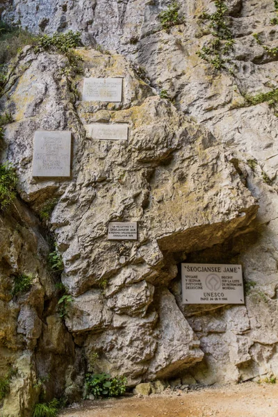 Skocjanske Jame Slovenia May 2019 Plaques Skocjanske Jame Skocjan Caves — Stock Photo, Image