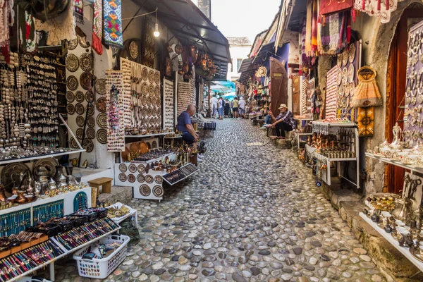 Mostar Bosnia Herzegovina 2019年6月10日 Mostarにお土産屋さんがある古い通り ボスニア ヘルツェゴビナ — ストック写真