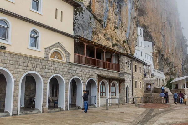 Ostrog Montenegro Junio 2019 Gente Visita Monasterio Ostrog Montenegro —  Fotos de Stock