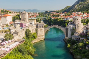 MOSTAR, BOSNIA VE HERZEGOVINA - 10 Haziran 2019: Mostar 'daki Stari Most (Eski Köprü). Bosna-Hersek