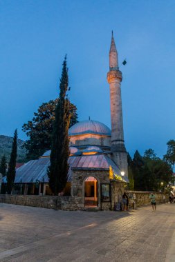 MOSTAR, BOSNIA VE HERZEGOVINA - 9 Haziran 2019: Mostar 'daki Karadoz Beg Camii. Bosna-Hersek