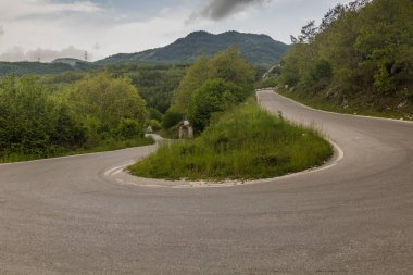 Lovcen Ulusal Parkı, Karadağ 'da saç tokası yolu