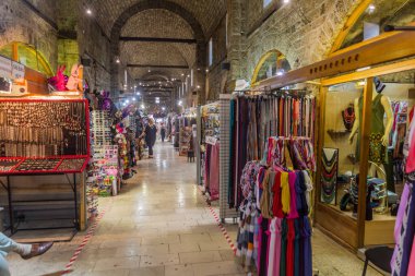 SARAJEVO, BOSNIA ve HERZEGOVINA - 12 Haziran 2019: Gazi Husrev-Beg 'in Saraybosna pazarını kapsadı. Bosna-Hersek