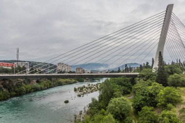 Karadağ 'ın başkenti Podgorica' daki Milenyum köprüsü