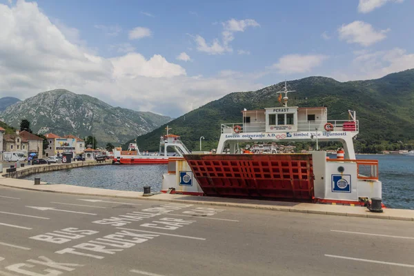 KAMENARI, MONTENEGRO - 1 Haziran 2019: Lepetane - Kamenari feribotu, Karadağ.