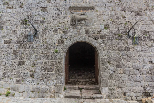 黑山Stari Bar古代定居点之门 — 图库照片