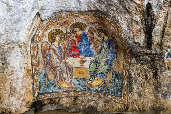 OSTROG, MONTENEGRO - 5 Haziran 2019: Karadağ 'ın Ostrog manastırındaki Mozaik