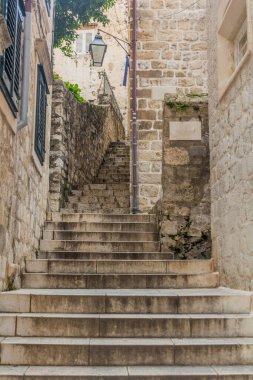 Eski Dubrovnik kasabasındaki merdivenler, Hırvat.