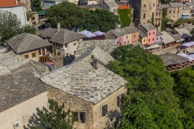 Mostar 'daki eski taş binalar. Bosna-Hersek