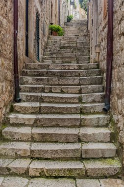 Eski Dubrovnik kasabasındaki merdivenler, Hırvat.
