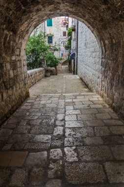 Narrow alley in the old town of Dubrovnik, Croatia