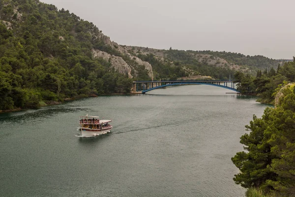 Krka Croacia Mayo 2019 Transbordador Turístico Parque Nacional Krka Croacia —  Fotos de Stock