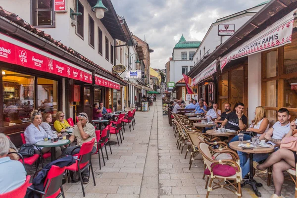 Sarajevo Bosnia Herzegovina Juni 2019 Smalle Straat Met Cafés Wijk — Stockfoto
