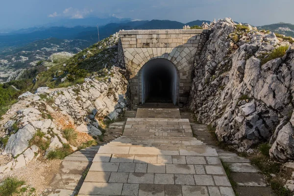 Túnel Que Conduce Mausoleo Njegos Parque Nacional Lovcen Montenegro —  Fotos de Stock