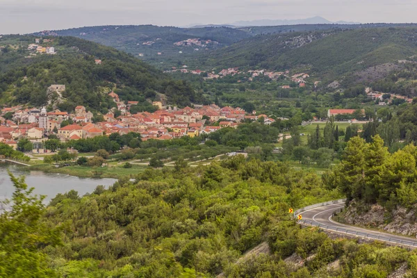 クロアチア スクラディン町の空中写真 — ストック写真