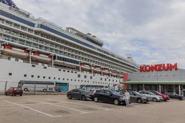 Dubrovnik Croatia June 2019 Cruise Ship Konzum Supermarket Dubrovnik Croatia — Stock Photo, Image