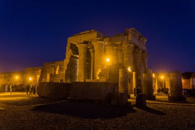 Kom Ombo Tapınağı 'nın akşam manzarası, Mısır