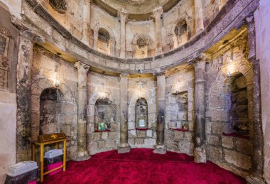 SOHAG, EGYPT: 11 Şubat 2019: Sohag, Mısır yakınlarındaki Coptic White Manastırı (Deir al Abyad)