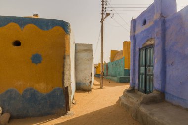 Aswan, Mısır yakınlarındaki renkli Nubian köyü