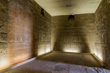 ASWAN, EGYPT - 13 Şubat 2019: Mısır 'ın Nasser Gölü' ndeki Kalabsha Tapınağı