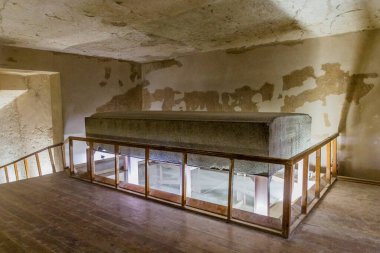 LUXOR, EGYPT - 20 Şubat 2019: Mısır 'ın Theban Necropolis kentindeki Krallar Vadisi' ndeki Merenptah mezarı