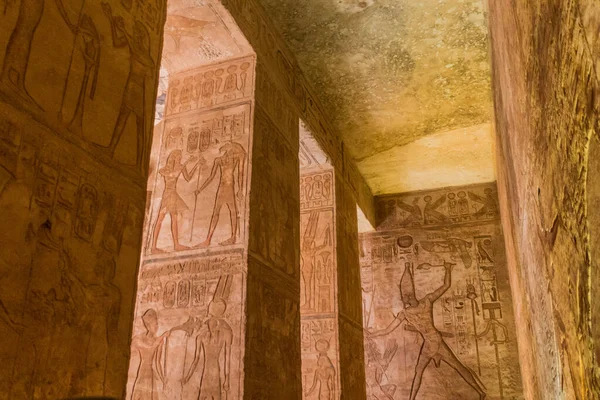 Abu Simbel Egypte Février 2019 Reliefs Muraux Dans Grande Salle — Photo