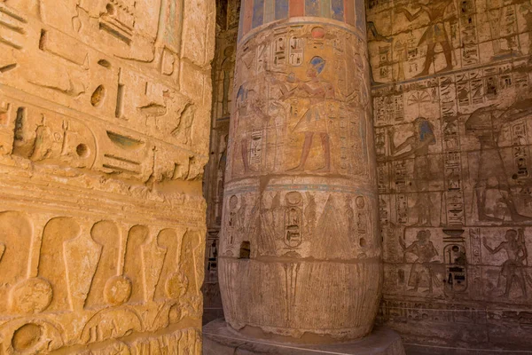 Kolumn Medinet Habu Bårhus Tempel Ramesses Iii Vid Theban Necropolis — Stockfoto