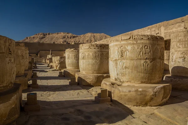 Columnas Rotas Medinet Habu Templo Mortuorio Ramsés Iii Necrópolis Teban —  Fotos de Stock