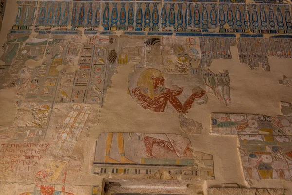 埃及卢克索西岸Hatshepsut圣殿的墙壁装饰 — 图库照片