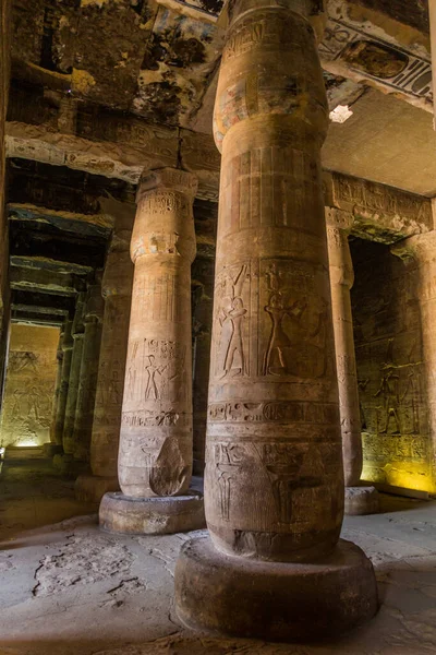 埃及Seti 大阿拜多斯圣殿 神庙中的柱子 — 图库照片