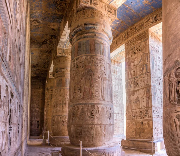 Colunas Medinet Habu Templo Mortuário Ramsés Iii Necrópole Tebas Egito — Fotografia de Stock