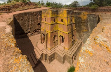 Bahse girerim Giyorgis (Aziz George) Lalibela, Etiyopya 'da kaya yontulmuş kilise