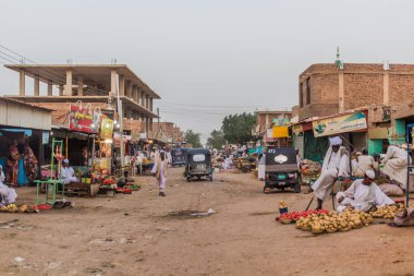 SHENDI, SUDAN - 5 Mart 2019 Şendi, Sudan 'da bir caddenin görüntüsü