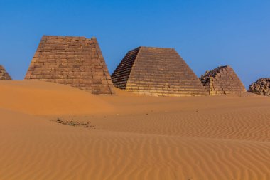 Sahra Çölü, Sudan 'daki Meroe Piramitleri