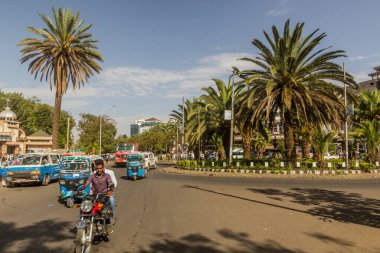 BAHIR DAR, ETHIOPIA - 1 Nisan 2019: Etiyopya 'nın Bahir Dar kentindeki Giorgis Meydanı' nda yoğun kavşak