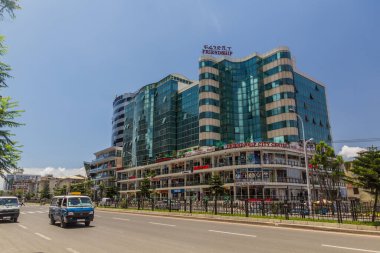 ADDIS ABABA, ETHIOPIA - 4 Nisan 2019: Addis Ababa, Etiyopya 'nın Bole semtindeki modern binalar