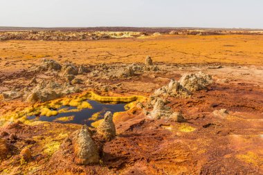Dallol 'un renkli volkanik manzarası, Danakil depresyonu, Etiyopya.