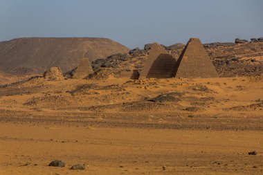 Sudan 'daki Meroe Piramitleri