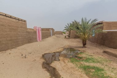 Sudan, Abri yakınlarındaki Nil nehrindeki kumlu bir adada Nubian köyü.