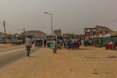 WADI HALFA, Sudan - 24 Şubat 2019: Wadi Halfa, Sudan 'da bir caddenin görüntüsü
