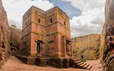 Aziz George (Bet Giyorgis) Lalibela, Etiyopya 'da kaya yontulmuş kilise