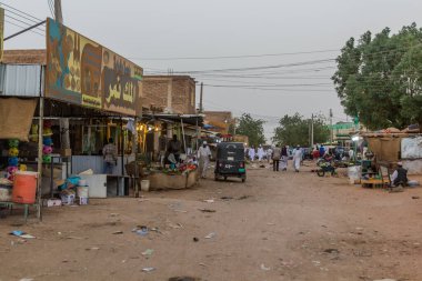 SHENDI, SUDAN - 5 Mart 2019 Şendi, Sudan 'da bir caddenin görüntüsü